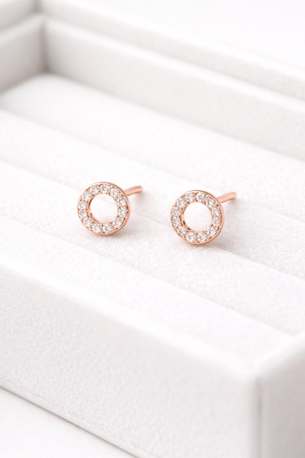 Sterling Silver Circle Stud Earrings â Dainty CZ Halo, Minimalist Jewelry